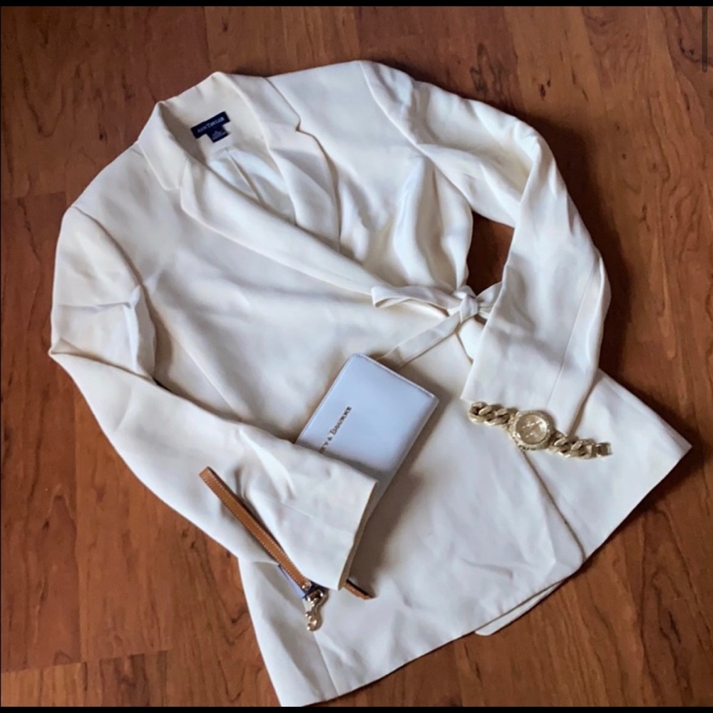 EUC Ann Taylor | Silk Surplice Wrap Blazer | Size 10 Cream with ties